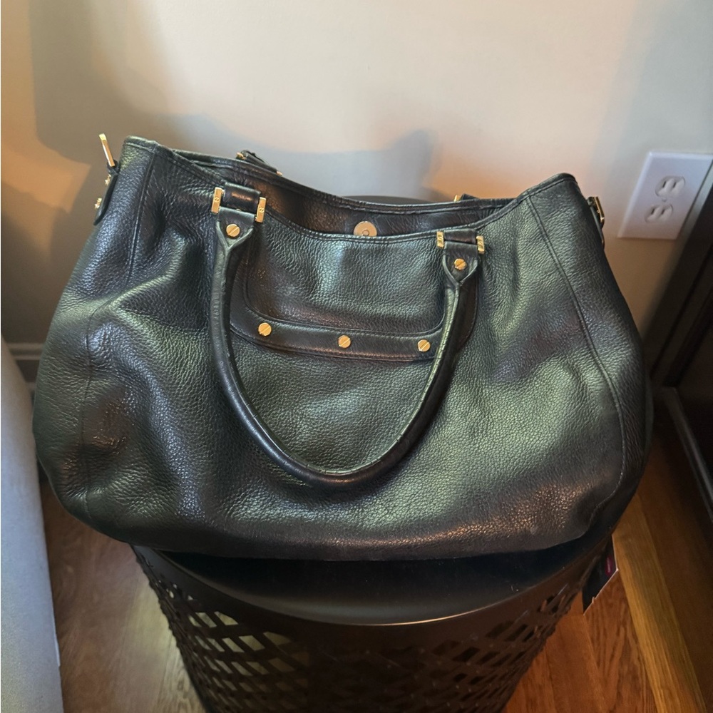 Tory Burch Black Leather Shoulder Bag with Gold Accents - Picture 4 of 7